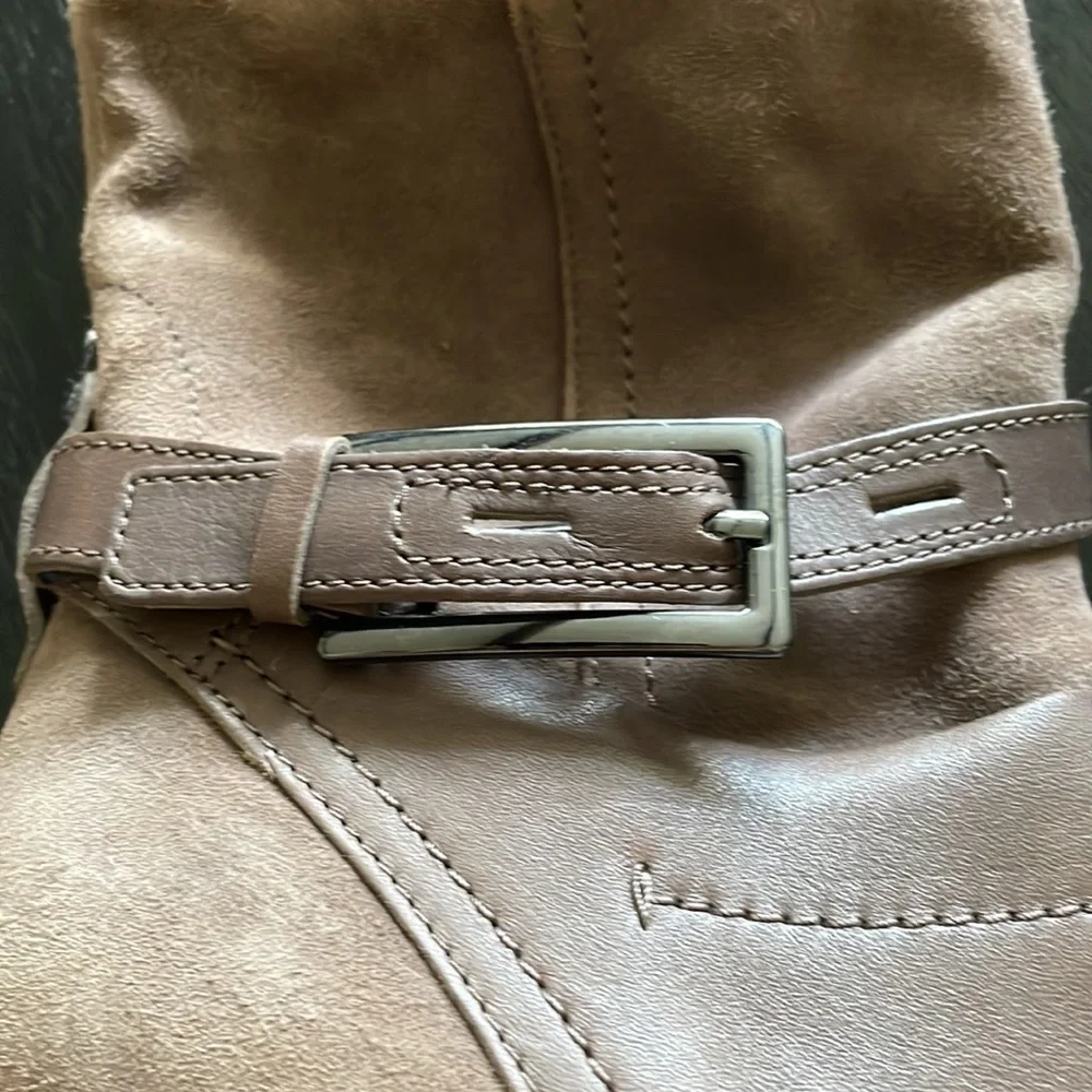 Clarks Brown 3.5” Heel Ankle Boots w Zippered Side Buckle Womens 8.5M